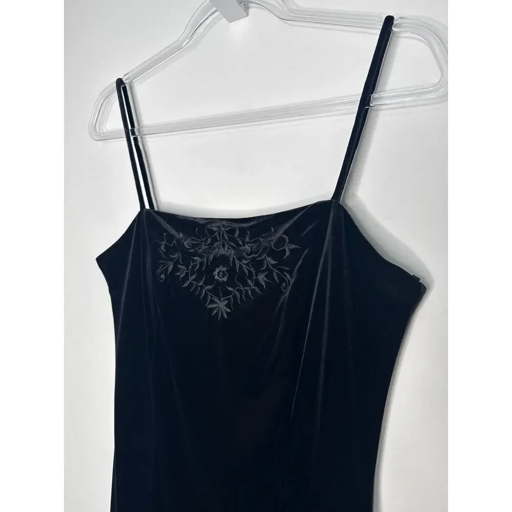 Dressbarn Collection 1990s Black Velvet Embroidered Gown formal sexy 6